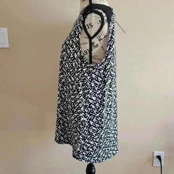 VINCE CAMUTO black and white sleeveless blouse, large - Picture 3 of 7